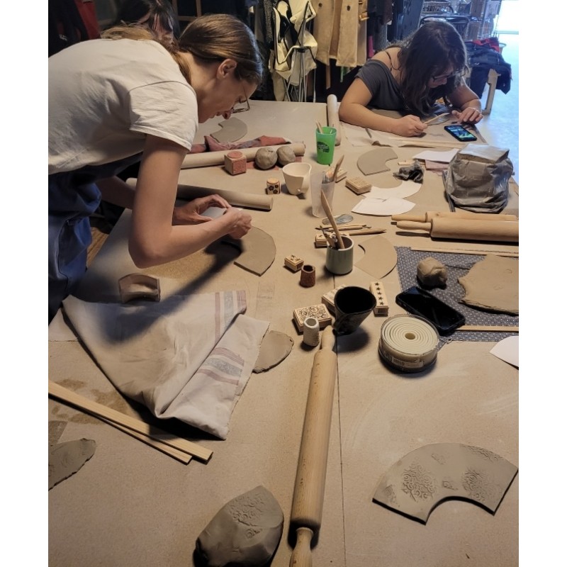 Atelier céramique mug à la plaque